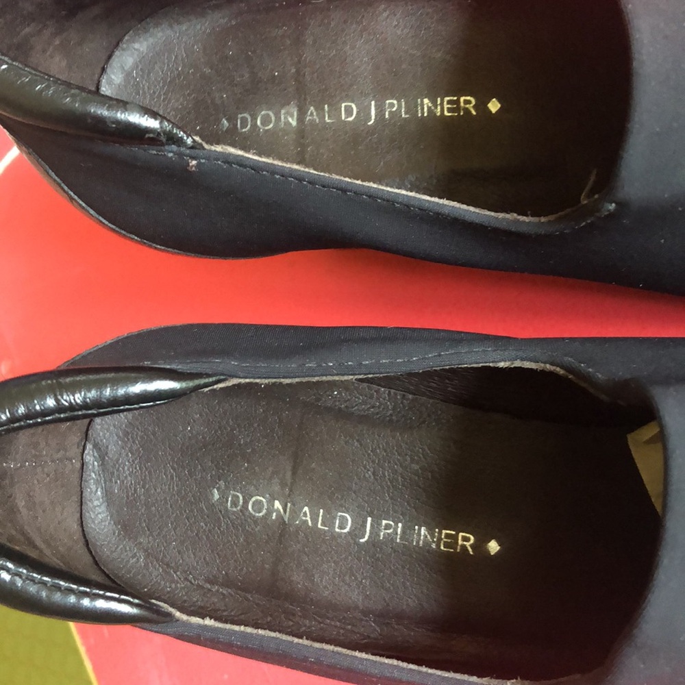 Donald J. Pliner Size 6 1/2 Like New! - Picture 7 of 10